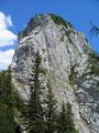 Die Wnde fallen im Sden und Norden steil ab