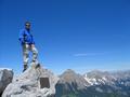 AlpenYeti am Gipfel - im Hintergrund der groe Pyhrgas (Tour am 19.09.2004) und der Scheiblingstein (Tourziel fr heuer)