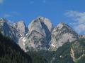 Der Groe (Bildmitte) und Kleine (rechts) Donnerkogel - fotografiert auf dem Weg von Gosau zum Gosausee