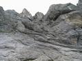 Unter m�chten, teilweise �berh�ngenden Felsen geht es Richtung Guttenberghaus