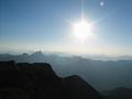 Und nochmal die sonnenbeschienene Bergwelt im Westen