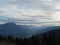 Beim Start vom Bottinghaus liegt das Ennstal unter leichten Wolken in der Morgendmmerung