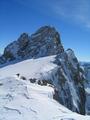 Die Dachsteingipfel fallen ins Ennstal steil hinab