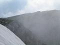 Beim Abstieg fllt im obersten Bereich Nebel ein