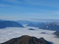 Die Nebelsuppe zieht sich durch das ganze Ennstal - hinten links der Bildmitte der Grimming - ganz hinten etwas rechts der Bildmitte der schneebedeckte Dachstein