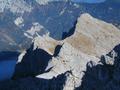 Blick hinunter zur Planspitze (rechts) - von der Planspitze kann man entlang des Gratverlaufs (Peternscharte-Rokuppe-Dachlgrat) zum Hochtor heraufklettern (Schwierigkeit II) - ein Ziel fr nchstes Jahr