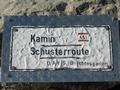 Bei ca. 2.165 Hhenmeter mu man sich entscheiden, ob man die Kaminroute whlen will (steinschlaggefhrdet, dafr nicht so ausgesetzt) oder eher den Aufstieg ber die Schusterroute bevorzugt (luftiger, die letzten 100 Hhenmeter sind nahezu durchgngig versichert)