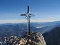 Am schnen Gipfelkreuz am Hohen Gll mit Tiefblick in den Tennengau und Ausblick auf die Osterhorngruppe
