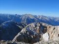 Blick nach Westen - im Zentrum der Watzmann - links das Steinerne Meer sowie die Leoganger und Loferer Steinberge - rechts evtl. der Hochkalter (?)