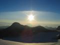 Die Sonne steht nun bereits deutlich ber den Bergen im Osten