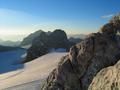 Blick zurck zu unserem Anstiegsweg ber den Gletscher an den Dachstein-Dirndln vorbei