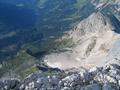 Schwindelerregender Tiefblick nach Sden - 1.600 Hhenmeter weiter unten ist die Bachl-Alm erkennbar