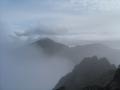 Hin und wieder reissen die Wolkenfetzen auf und ich kann mich wieder besser orientieren.