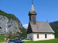 Die Kirche in Gl - hinten die Gler Wand, die in Krze von den Huber-Buam erstbegangen wird