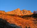 ... und taucht die Berge in wunderschne Orange-Tne ...