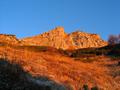 ... und taucht die Berge in wunderschne Orange-Tne ...