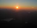 ... um den unbeschreiblich sch�nen, grandiosen Sonnenuntergang zu genie�en. Tief unter uns liegen Wolfgangsee (links), Krotensee (rechts) und Fuschlsee (hinten).