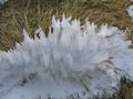 Die Schneeskulpturen der letzten Schneeflle schmelzen wieder schnell in der Sonne