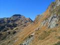 Auf abenteuerlichen Weg haben wir am Fu der Wurmwand in diesem Steilhang eine 