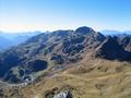 Blick zurck ber unseren heutigen bisherigen Weg. Von Obertraun sind wir den Grat ganz hinten links aufgestiegen bis zur Seekarspitze (rechts im Hintergrund) und dann bis zum Aufnahmestandpunkt auf dem Hundskogel
