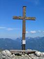 Nur selten war das Gipfelkreuz heute so einsam - als wir ankamen verlieen gerade zahlreiche Wanderer den Gipfel - und als wir aufbrachen, kamen gerade wieder einige Bergsteiger herauf