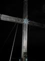 Das Gipfelkreuz-Edelwei im Blitzlicht