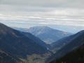 Blick nach Norden das Groslktal hinaus bis zur Kammspitze ber Grbming. Links im Hintergrund schaut der Hirberg herber