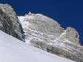 Unser weiterer Weg fhrt uns zu unserem nchsten Ziel - dem hchsten Tourpunkt bei der Randkluft / beim Klettereinstieg am Hohen Dachstein. Kaum mehr als 100 Hhenmeter trennen uns noch vom vereisten Gipfelkreuz.