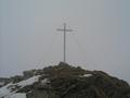 Beim Gipfelkreuz am Deneck - und wie so oft sind an der Wetterscheide zwischen Ennstal und Murtal die Gipfel in Nebel gehllt.