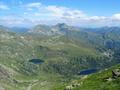 zum Oberen (links) und Unteren (rechts) Zwieflersee im Norden - im Hintergrund thront mchtig das Deneck, ein bereits mehrfach besuchter Sommer- und Wintergipfel ...