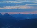 Blick nach Sdosten ber den Rttelstein (links) hinweg auf die Silhouette der Schladminger Tauern.