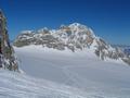 Die Abfahrt erfolgt wahlweise auf der gut prparierten Spur oder aber im teilweise schon ziemlich zerfahrenen Pulverschnee.