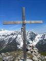 ... und in wenigen Minuten gelangt man unschwierig zum Gipfelkreuz am Hechlstein-Westgipfel