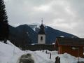 Start bei der Kirche in Oppenberg. 4 Schitourengeher brachen kurz vor mir auf. Obwohl ich auch die Tourenschi im Auto hatte, entschied ich mich wegen der Wetter- und Schneeverhltnisse (leichtes Nieseln, Faulschnee) doch fr die Schneeschuhe.