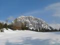 Beim Start in der Frh stellt sich das Wetter viel besser dar, als angesagt. Bei blauem Himmel und Sonnenschein gehts vom Gasthof Panoramablick am Wrschachberg mig steil aufwrts zu den Felswnden des Hochtausing, der rechts (stlich) umgangen wird.