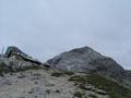 Und schlielich ist die Passauer Htte erreicht - links darber liegt etwas unscheinbar der Hochzint. Rechts ragt unbersehbar das Birnhorn empor.