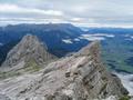 Tiefblick zum Hochzint (der rechte Felsspitz) - links an seinem Fue liegt die Passauer Htte.