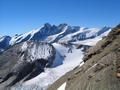 ... wobei mich heute nicht nur die zahlreichen, extrem sch�nen Eindr�cke und die damit verbundenen mehrere 100 Fotos etwas einbremsten. Mir machte heute auch �ber 2.800 Meter H�he die bereits merkbar d�nnere Luft etwas zu schaffen. Ein besonderer Augenblick - als der Gro�glockner mit jedem Aufstiegsschritt sich St�ck f�r St�ck mehr �ber die umliegenden Gipfel und Gletscher erhob.