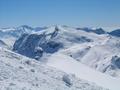 Blick nach Osten Richtung Schareck. Rechts unten die Fraganger Scharte, dahinter das Schigebiet am Mlltaler Gletscher auf die Baumbachspitze.