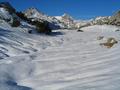 Groteils ber harten, knirschenden Schnee ...