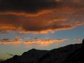 Und bereits kurz nach 16:00 Uhr ist die Sonne verschwunden, und lt lediglich noch fr einige Minuten orange-rot leuchtende Wolken zurck. Wenig spter wird es finster und ich beende den Abstieg, so wie ich den Aufstieg begonnen habe: Mit der Stirnlampe
