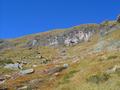 ... auf die nchste Plateaustufe ca. 400 Hhenmeter unter dem Gipfel. Die teilweise senkrechen Felswnde ...