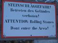 Bei diesem Schild hat man die Wahl, weiter der gerumten Forststrae zu folgen oder aber ber einen steinschlaggefhrdeten Weg neben dem Sulzbach aufzusteigen. Ich habe mich fr zweitere Alternative entschieden. Wenn Mike Jagger mit seinen Mannen schon mal in der Gegend ist, will ich mir das nicht entgehen lassen.