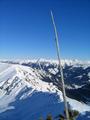 Bei der Gipfelstange. Tiefblick zum Lmmertrl, ber welches man von blarn aus ins Donnersbacher Gebiet wandern kann.