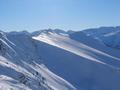 Auf vielen Gipfeln knnen wir heute Tourengeher entdecken. So auch am Gaeneck, links des langen, sonnenbeschienenen Hanges (im Bild allerdings nicht wahrnehmbar)
