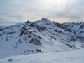 Blick oberhalb des Znachsattels nach Osten zu den Gipfeln von der Znachspitze (vorne) bis zur herausragenden Engelkarspitze.