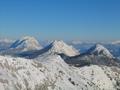 Blick nach Osten zu den Hausbergen Stoderzinken, Kammspitz und Grimming (von rechts vorne nach links hinten). Der 