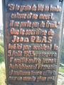 ... alle jenen, denen das Franzsische eher auf der Zunge liegt, sei dieser Abschnitt der Gedenktafel gewidmet
