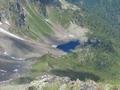 ... mit Tiefblick zum Poliniksee auf der rechten Gratseite ...