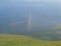 ... nur hielt die Trockenheit leider nicht allzu lange an - und bei einer Hhe von etwa 2.000 Meter begann es zu nieseln. Da sich die Sonne aber nicht geschlagen geben wollte, waren einige schne Regenbogen sichtbar.